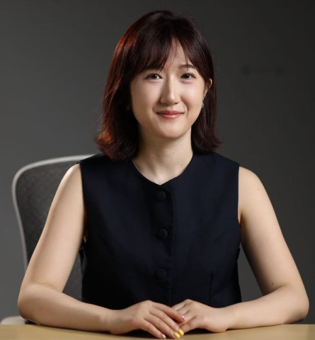 EVELYN ZHANG